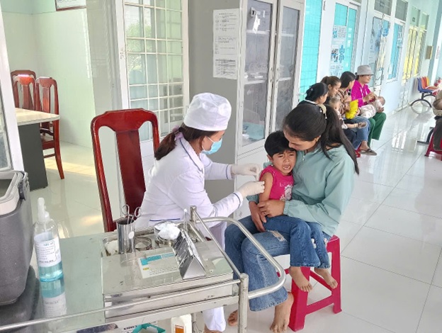 Triển khai chiến dịch tiêm vắc xin phòng, chống dịch sởi trên quy mô toàn tỉnh